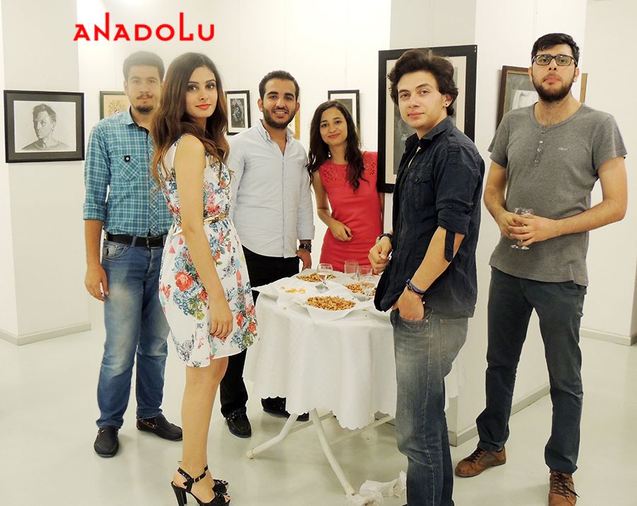 İstanbul Karakalem Resim Sergisinde Örnekler