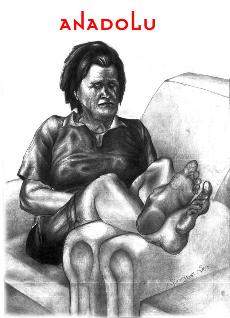 Karakalem Koltukta Ayaklarını Uzatan Yaşlı Kadın Çizimi İstanbul