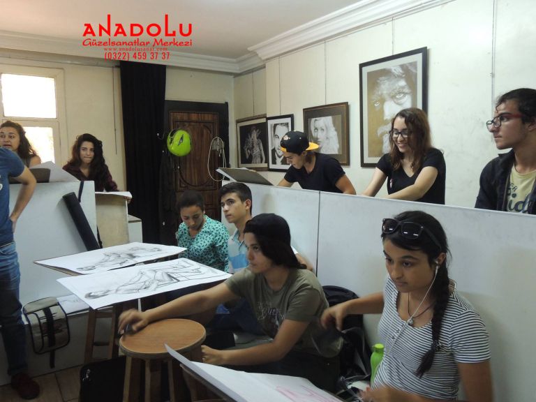 Güzel Sanatlar Öğrencileri Desen Çalışırken İstanbul