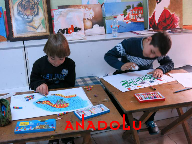 Çocuklar Resim Çalışması Yapıyorlar İstanbul